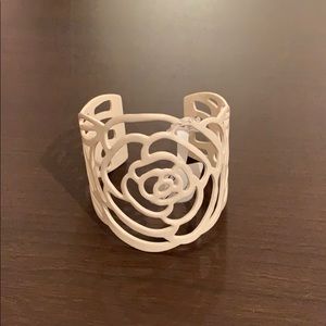 Icing bracelet NWT rose design
